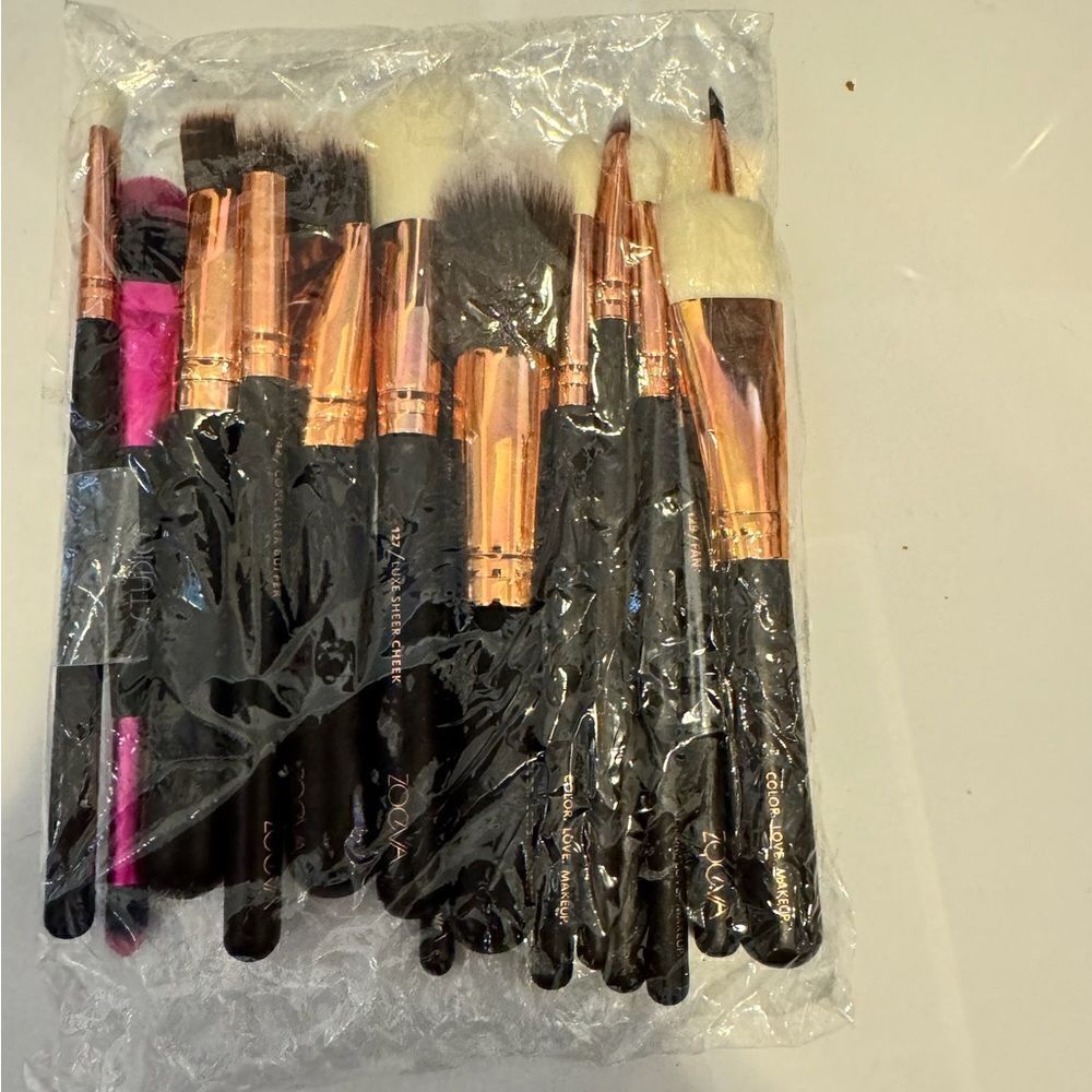 Mixed make-up brushes #16